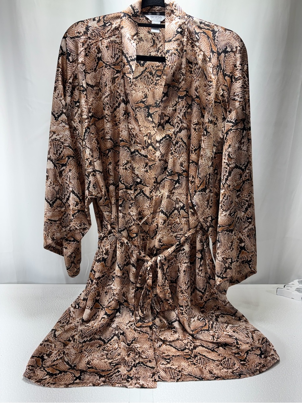 sofia by sofia vergara Beige and Black Snake-Print Kimono Robe 4380